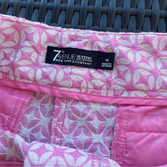 New York & Company 7th Avenue Suiting Pink Print Shorts Size 14 - Picture 4 of 7